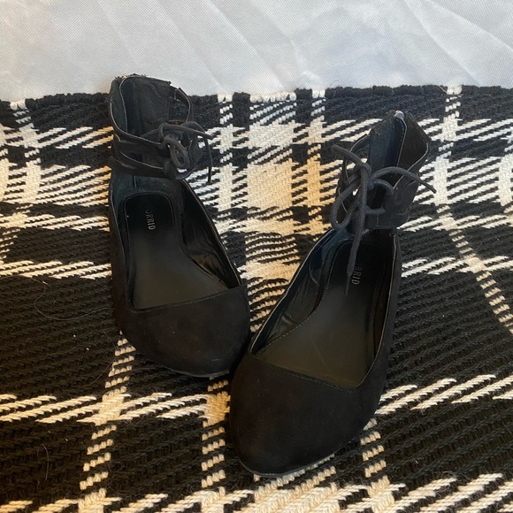 Torrid 9w faux suede flats - Picture 2 of 9